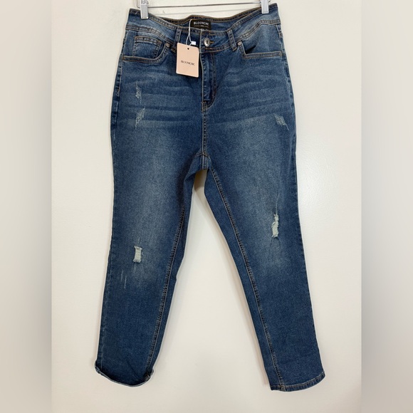 Bloom Chic NWT Lightly Distressed Womens straight leg Jeans in size 12 - Picture 1 of 11